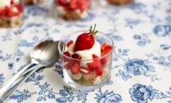 طريقة عمل  أكواب ترافيل الفراولة