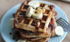 طريقة عمل وافل الموز بالشوكولاته وزبدة الفول السوداني