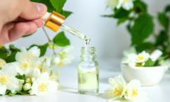 أضرار زيت الياسمين للشعر