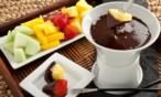 طريقة عمل فوندو الشوكولاته مع الفواكه