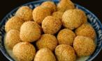 طريقة عمل كرات السمسم
