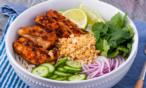 طريقة عمل نودلز الأرز الحارة مع الدجاج