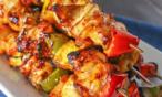 طريقة عمل أسياخ دجاج ترياكي مع سلطة الأرز