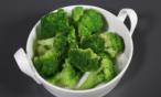 الحفاظ على لون البروكولي بعد سلقه  بالفيديو