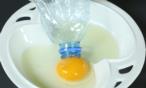 طريقة مبتكرة لازالت صفار البيض بسهولة بالفيديو