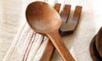 5 خطوات بسيطة لتنظيف الملاعق الخشبية