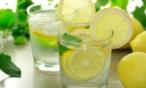 3 أسباب تجعلكِ تشربين ماء الليمون