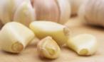فوائد الثوم النيء على الريق
