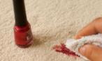 كيف تزيلين بقع المانيكير عن السجاد بحلول بسيطة وعملية؟