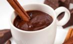 هل تصدقي أن مشروب الشوكولاته الساخنة هذا يحتوي على هذه الكمية من الملح