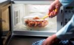 لهذه الأسباب ابتعدي عن طهي الطعام في الميكروويف