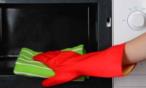تخلّصي من الدهون العالقة بالميكروويف بهذه الطريقة السهلة !!