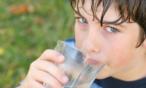 فوائد المياه للمراهقين لمواجهة "حب الشباب"