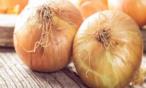 فوائد وأضرار أكل البصل