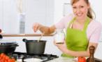 لا تجعلي روائح الطهي والطعام تلتصق بجسمك بطرق بسيطة