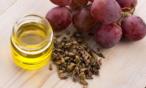 فوائد زيت بذور العنب للبشرة الدهنية