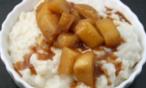 طريقة عمل حلى كاسات بودنج الأرز بكمبوت التفاح