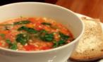 طريقة عمل شوربة بندورة بالأرز و السبانخ