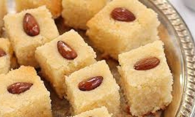 طريقة عمل البسبوسة باللوز بالصور