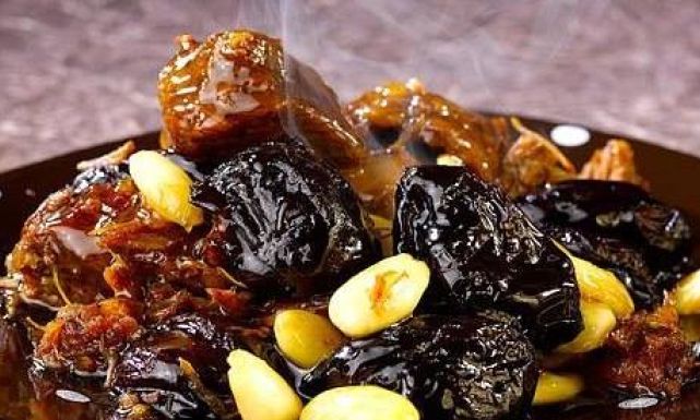طريقة عمل اللحم بالبرقوق واللوز