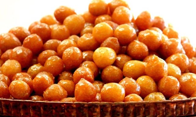 طريقة عمل العوامة بدبس التمر: