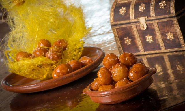 طريقة عمل العوامة بالعسل الأسود: