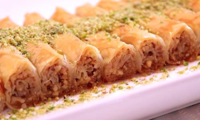 طريقة عمل أصابع البقلاوة باللوز والبندق: