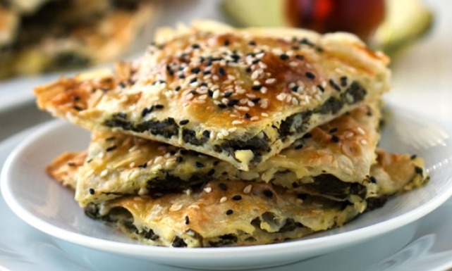 طريقة عمل بوريك السبانخ والجبنة