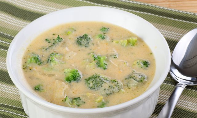 طريقة عمل شوربة البطاطس بالبروكلي: