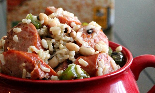 طريقة عمل الأرز البني بالنقانق اللذيذة: