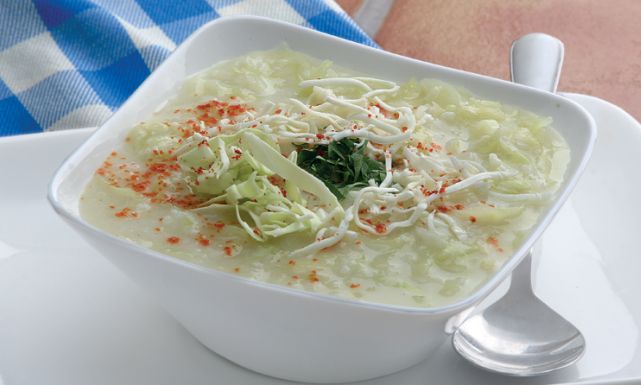 طريقة عمل شوربة الملفوف والكرفس: