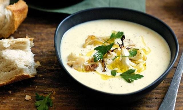 طريقة عمل شوربة البطاطس والقرنبيط بالجبنة: