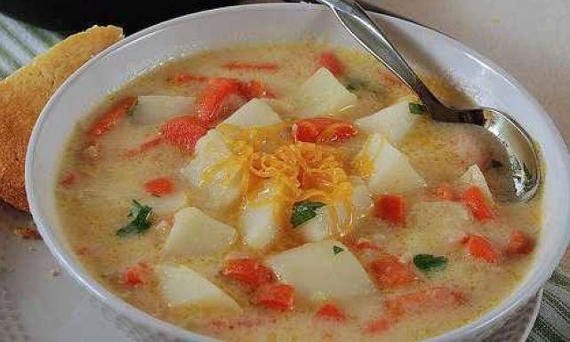 طريقة عمل شوربة الخضار بالجبن :