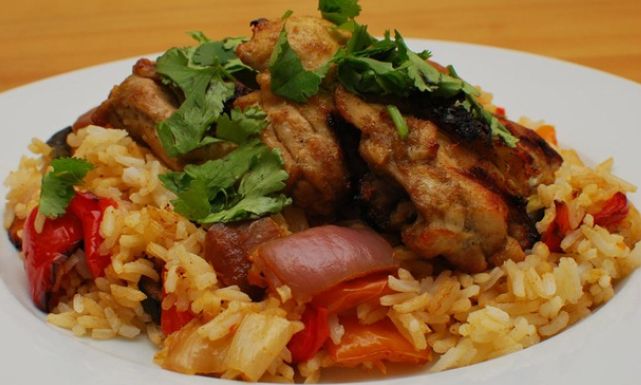 طريقة عمل الأرز بالدجاج على الطريقة اللبنانية: