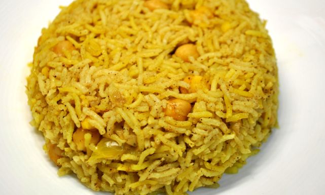 طريقة عمل الأرز بالحمص والكركم