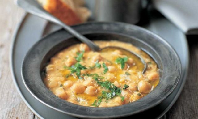 طريقة عمل شوربة الحمص بالطماطم: