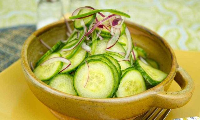 طريقة عمل سلطة  الخيار بالسكر والزعتر المغربية