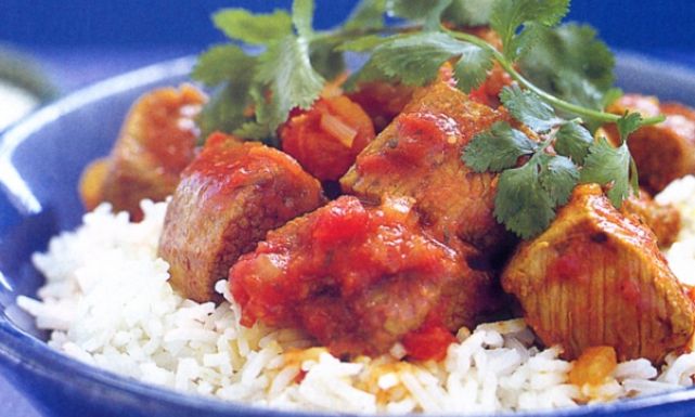 طريقة عمل اللحم مع البندورة والكاري