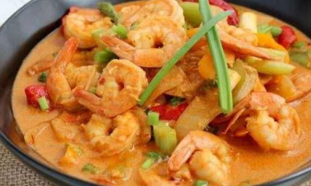 طريقة عمل شوربة المأكولات البحرية بالكاري: