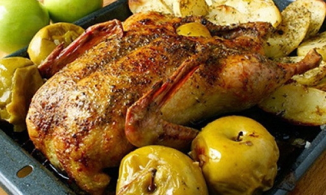 طريقة عمل أوزة محشية بالأرز واللحم المفروم 