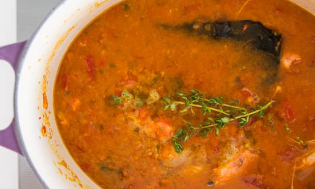 طريقة عمل شوربة السمك والخضروات والجمبري