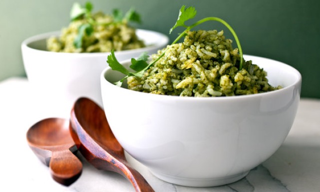 طريقة عمل الأرز الأخضر بالسلق والشبت والكريمة