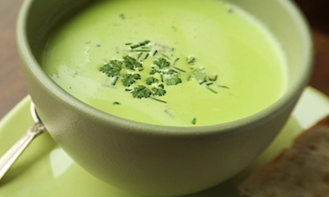 طريقة عمل شوربة الكوسة بالحليب