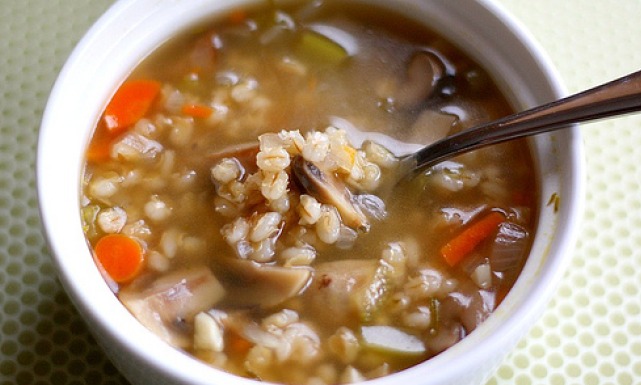طريقة عمل شوربة الفطر والشعير