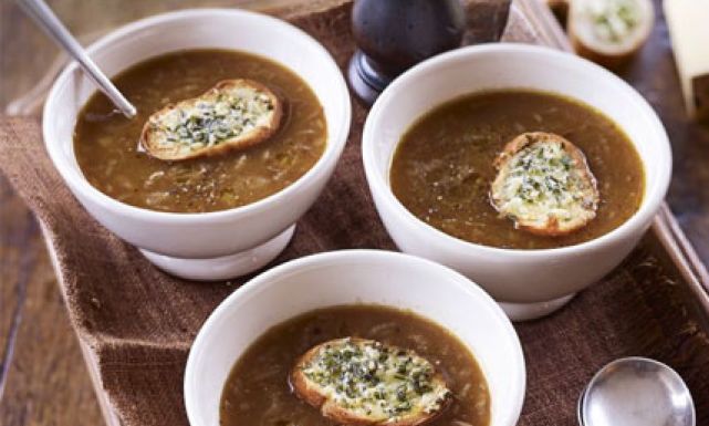 طريقة عمل شوربة البصل