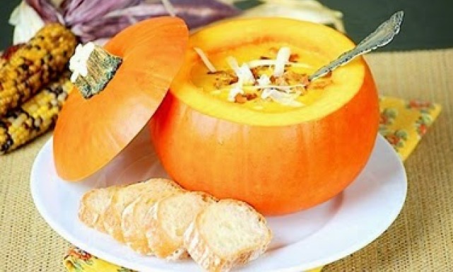 طريقة عمل شوربة القرع الأحمر بالجبن