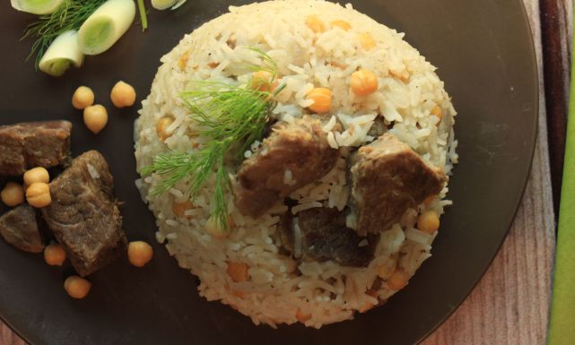 طريقة عمل الأرز بالحمص واللحم المسلوق: