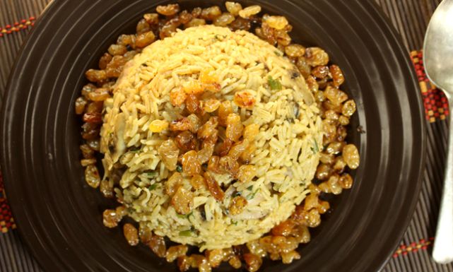 طريقة عمل الأرز بكبد الدجاج والقرفة