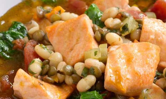 طريقة عمل شوربة السلمون بالخضروات: