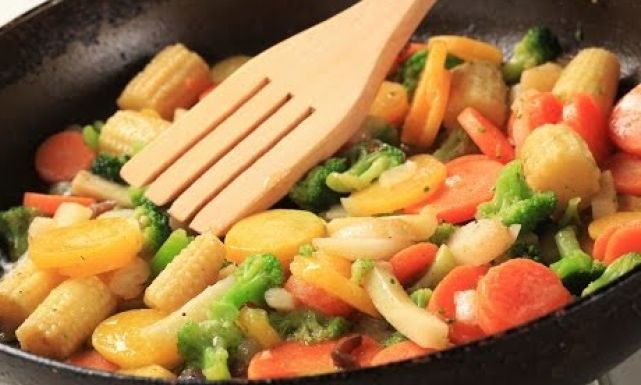 طريقة عمل خضار سوتيه بالثوم